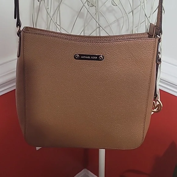 Michael Kors Crossbody Bag Tan Leather with Gold Metal Accents - Picture 2 of 10